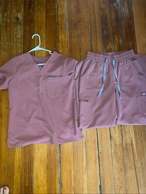 Figs Mauve-Brown V-Neck Scrub Top
